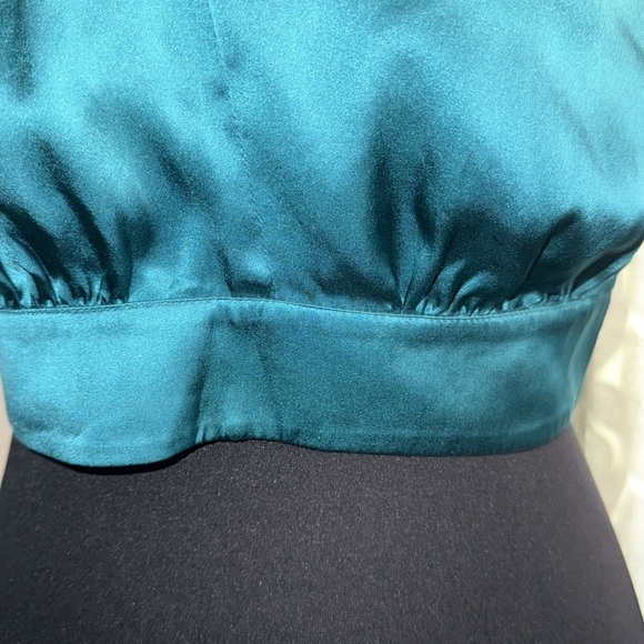 Bebe 100% Silk Long Sleeve Cropped Blouse - Picture 3 of 12